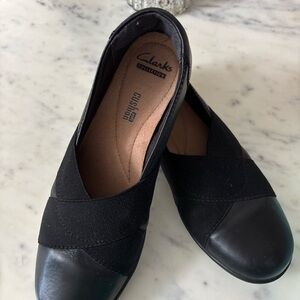 Clarks Women's Black Flats size 8M